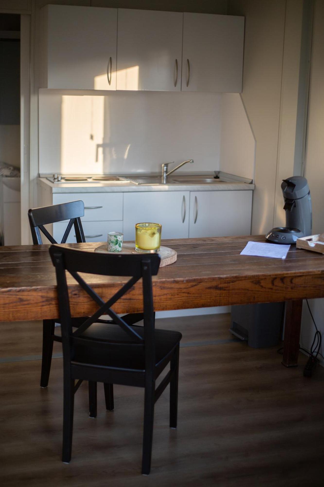 Houten Huisje Tussen Paarden Nieuwerkerken المظهر الخارجي الصورة